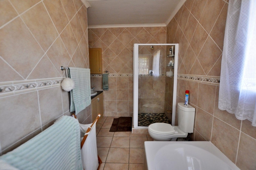 4 Bedroom Property for Sale in Fraaiuitsig Western Cape